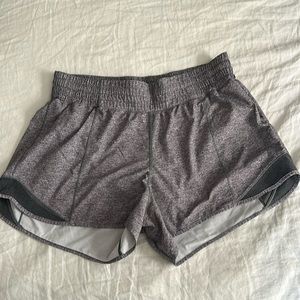 Lululemon Hotty Hot Short II *Long 4"  grey Sz 10